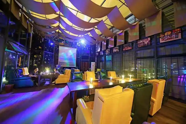 为大家觅得一个环境优雅的酒会私人会所,一起度过一个愉快的周末