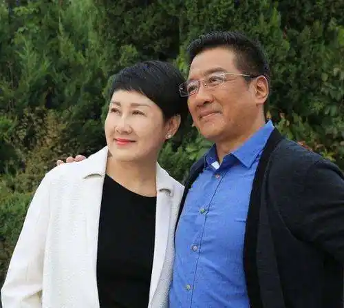 原创优秀演员张凯丽嫁投资大亨23岁女儿貌美如花