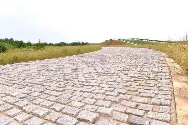 【比利时环路】【城市/蛇形/高侧向力广场】【砂石路】【低附着系数路