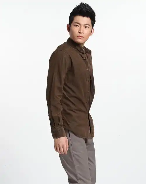 男款咖啡色休闲长袖衬衫
