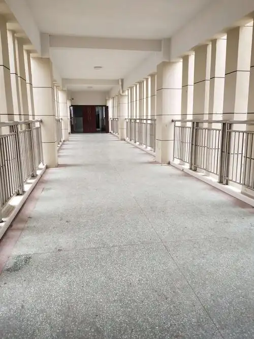 校园走廊卫生