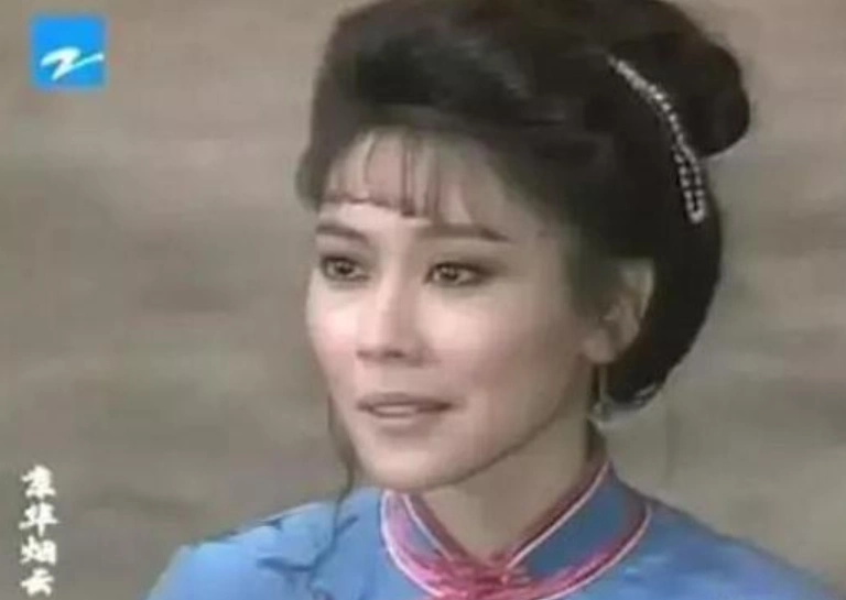 逼走肥姐,把郑少秋变成"老婆奴",原来这个女人背景可是不一般