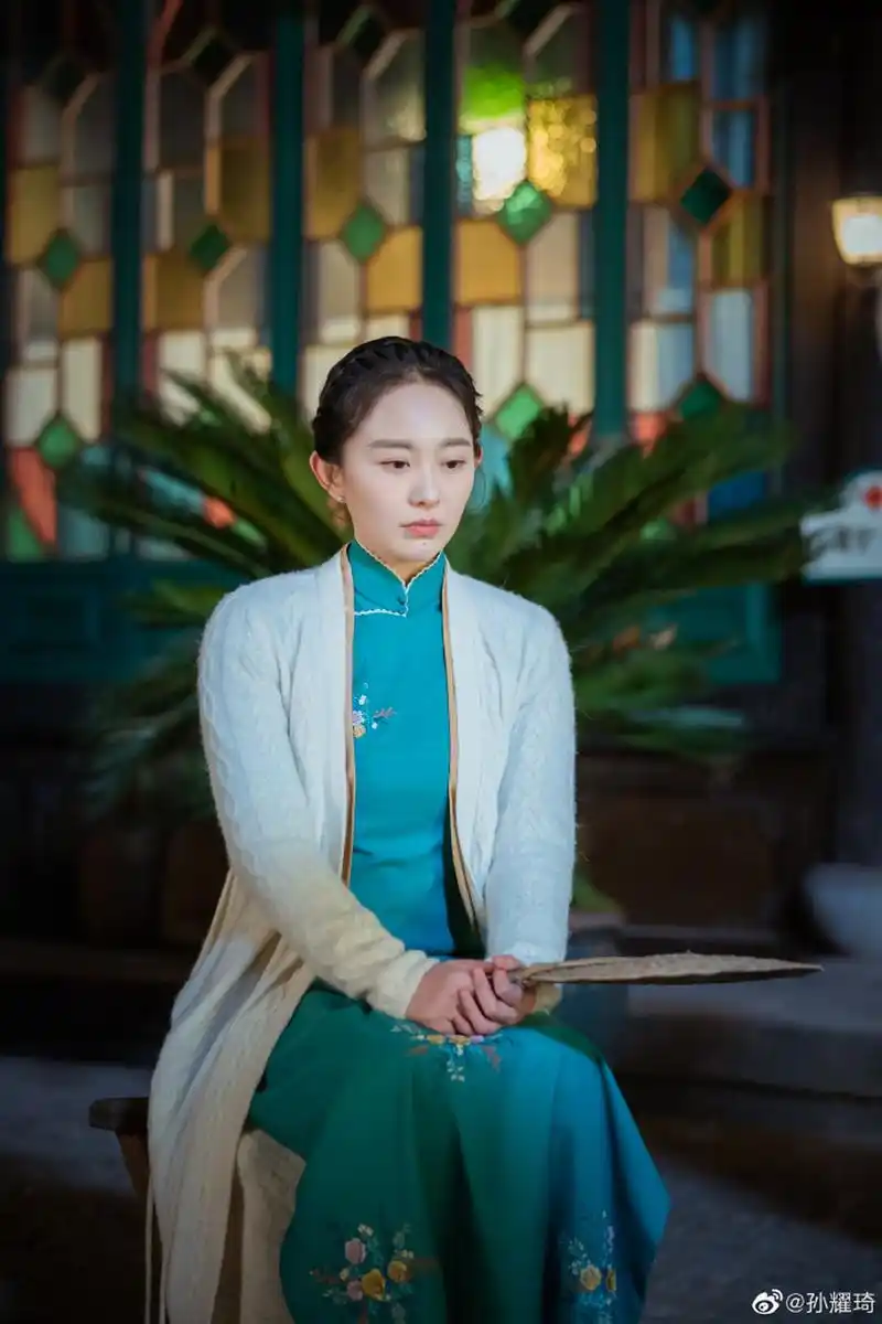 孙耀琦旗袍装剧照