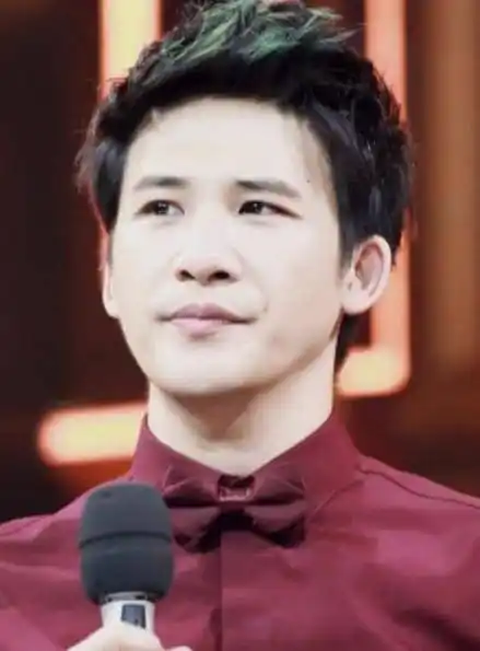 大张伟说自己年轻时长得像易烊千玺,本以为是玩笑,看到旧照心动了_张