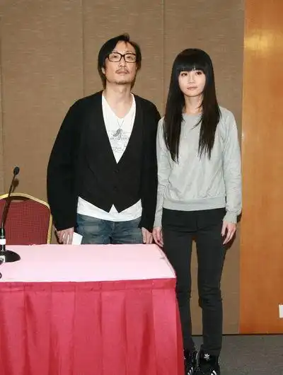 郑中基阿sa离婚为何还要共同召开记者招待会/图