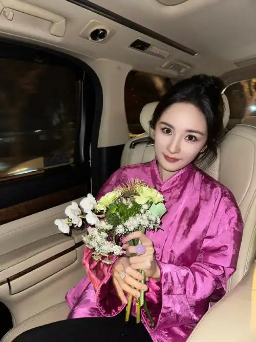 杨幂自曝和父母的相处方式惹人羡做演员是爸妈与人炫耀的资本