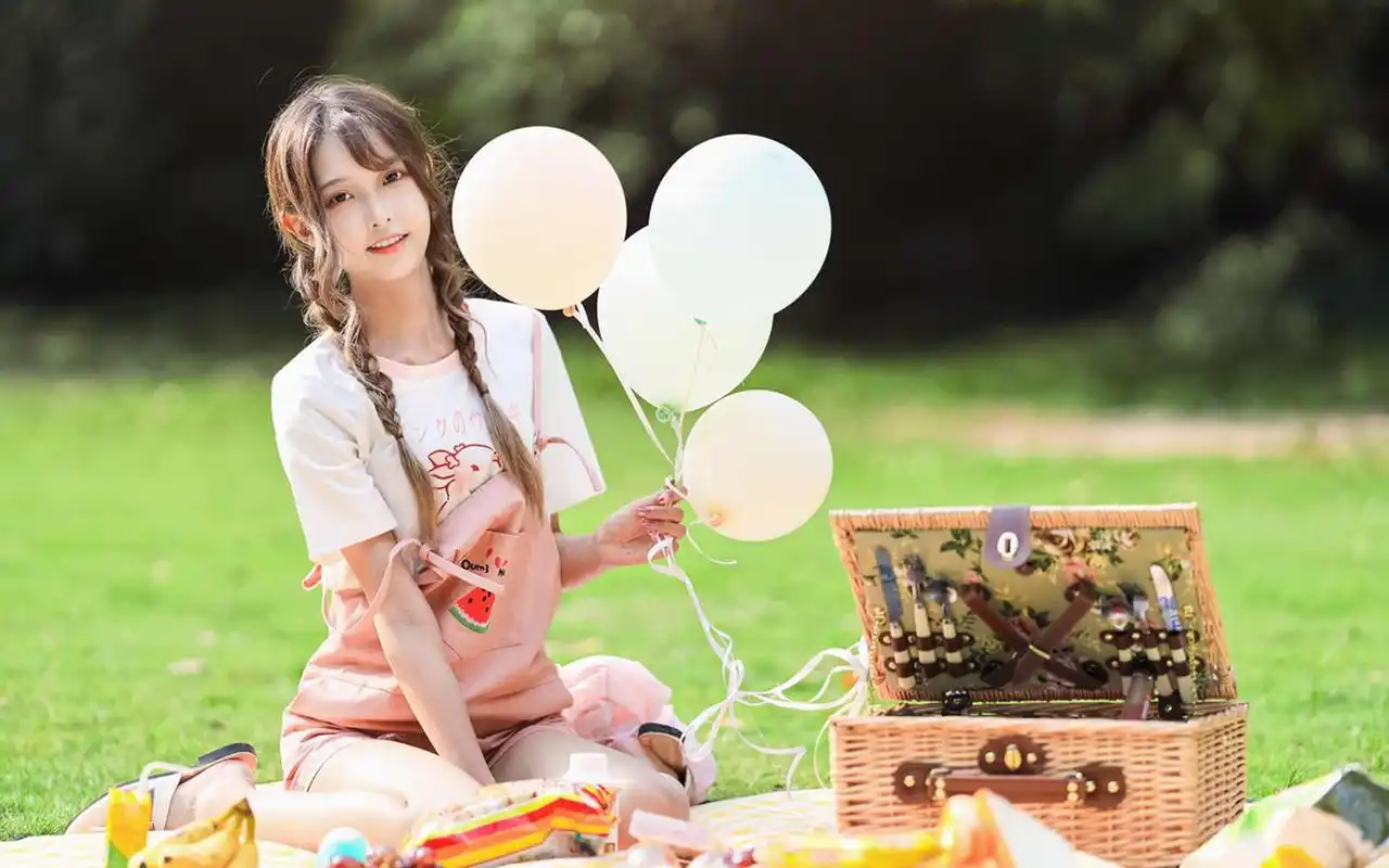 清纯可爱美少女户外写真桌面壁纸