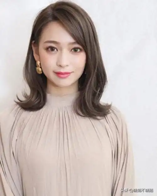 450岁女人别再留黑长直了特显老推荐这3种发型洋气减龄