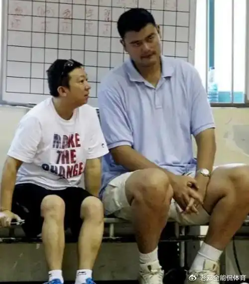 这不是p图,2米26姚明体型就这么夸张!奥尼尔在身边显娇小