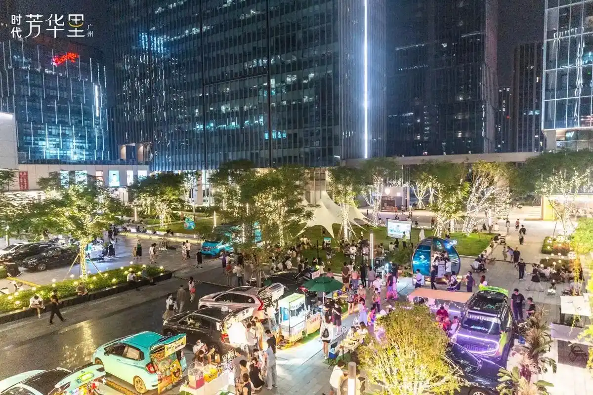 广州绿地缤纷城国庆节两天车尾箱招募.