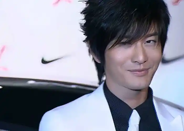 黄晓明入港籍,罗永浩被秒拒,香港真的懂区别对待