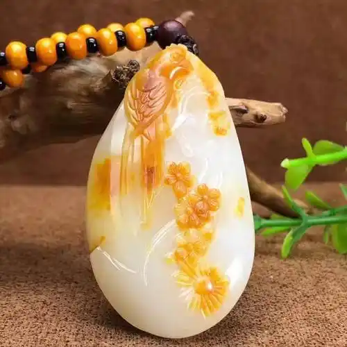 新疆和田玉籽料作品-喜上枝头