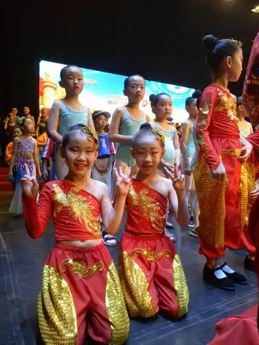 少年志,这个舞蹈让孩子从内散发出一点点味道