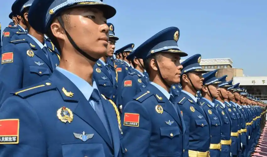 阅兵时的中国空军不过,目前来看,袭扰美军基地的行为,不可能来源于