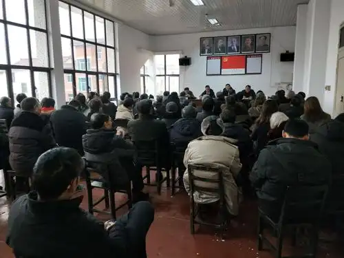 新年新气象,为建设美丽乡村展开会议.