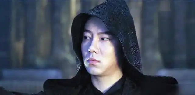 在这部剧的前面,由于夜火村的武魂变异事件,因而很多人认为唐昊是研究