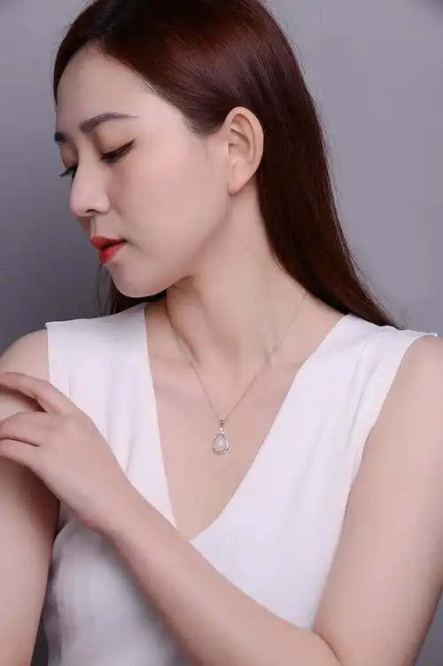 仁尼精选银项链女士时尚年轻妈妈款镶嵌和田玉石水滴吊坠气质锁骨链女
