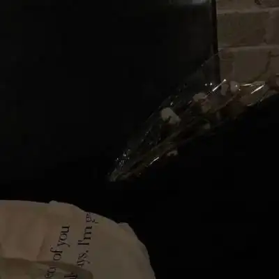 黑色系伤感头像人生来孤独-可爱点