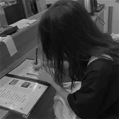 qq黑白头像女生高级高清图片