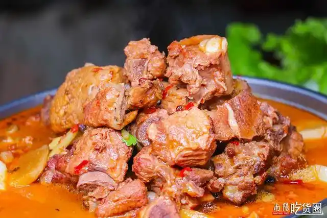 南阳这家小店真能折腾居然把腊排骨做成了鄂宜火锅