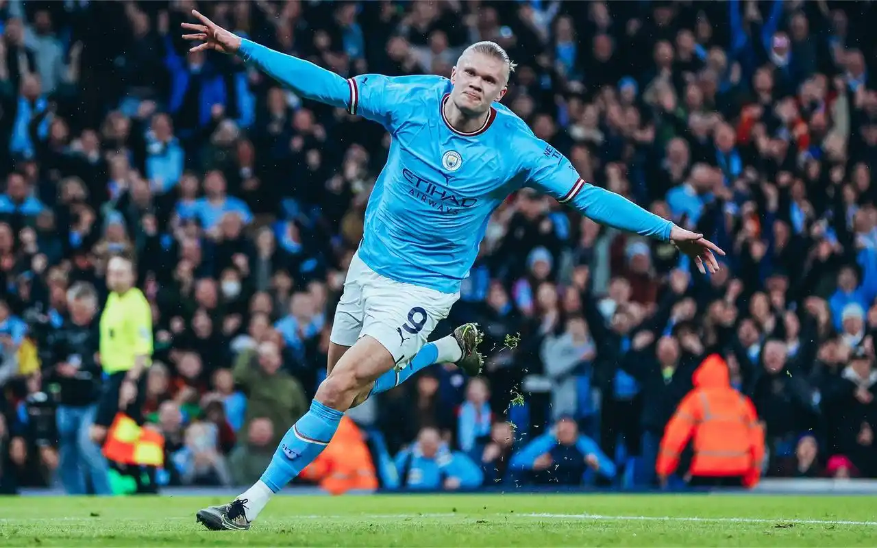 连场帽子戏法!用120分钟打进8球的哈兰德,能令多少球员相形见绌