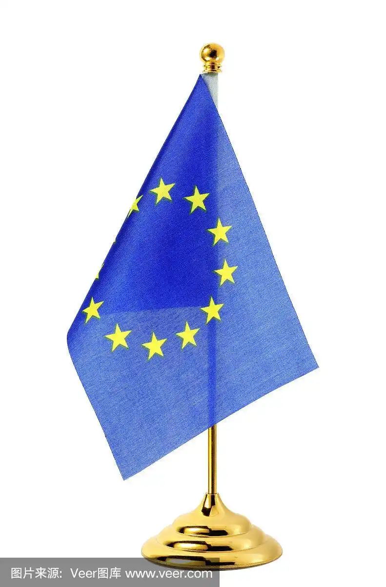 金色旗杆上悬挂着欧盟国旗