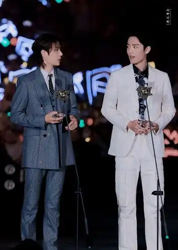 肖战王一博星光大赏合照太养眼,你们就是全场最亮的星光!