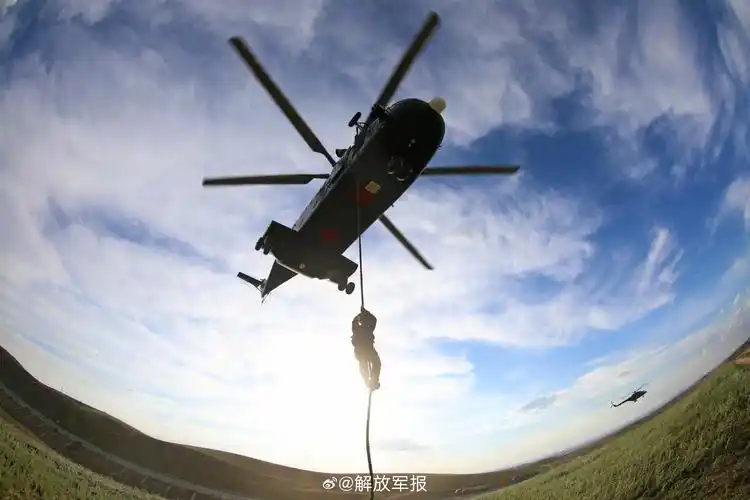 超酷!武警第一机动总队某支队组织实战化综合演练