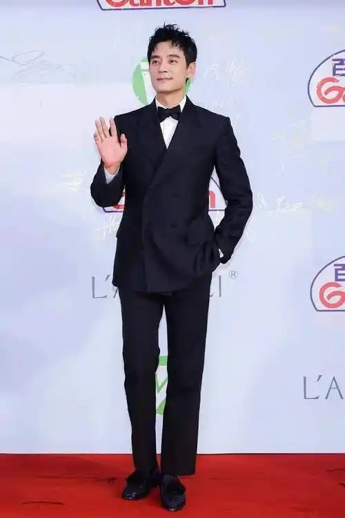 李光洁太长脸了_西装_火龙果_活动