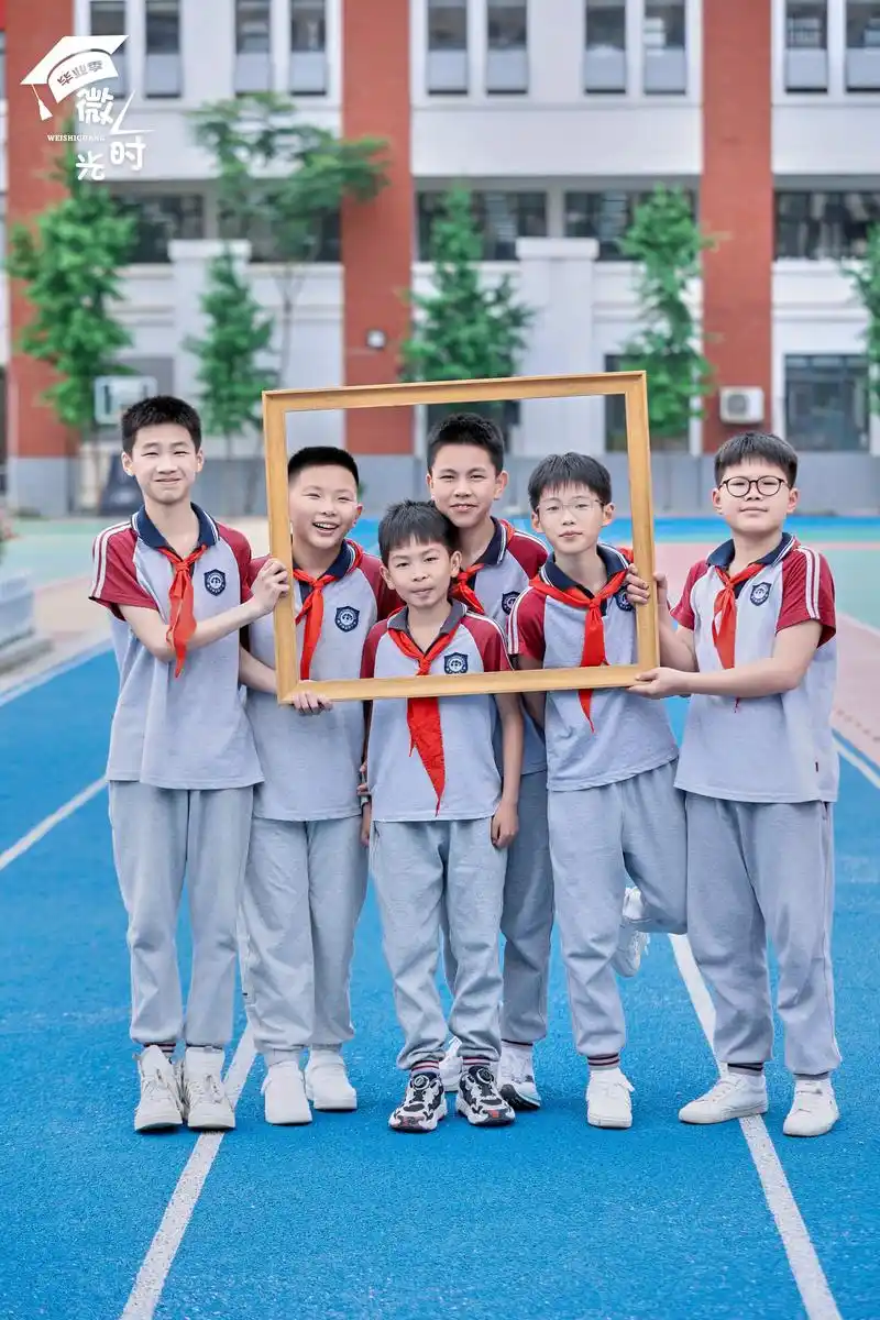 长沙多所小学拍摄创意毕业照,满屏无忧无虑的快乐#长沙多所小学 - 抖