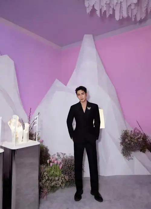 海报×@张彬彬vin独家专访正式上线之前,先来看看彬彬的活动现场图!