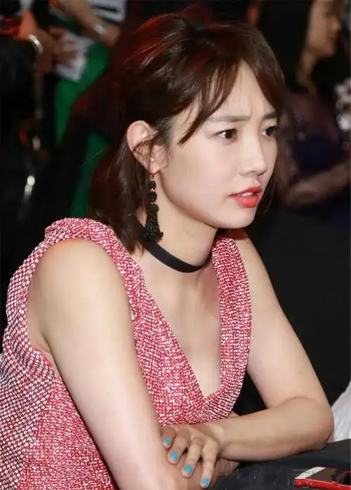 白百何真实一个很有实力的演员呀,基本出演的电影都是那种口碑好