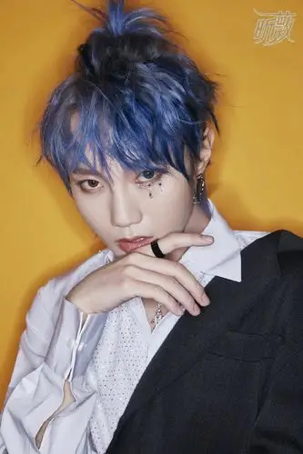 刘也星空眼妆时尚写真图片49