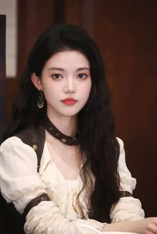 孙珍妮大波浪优雅恬静写真_感觉_长裙_身材