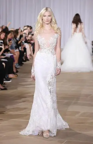 透视薄纱,成为2016秋季设计师们的新宠.