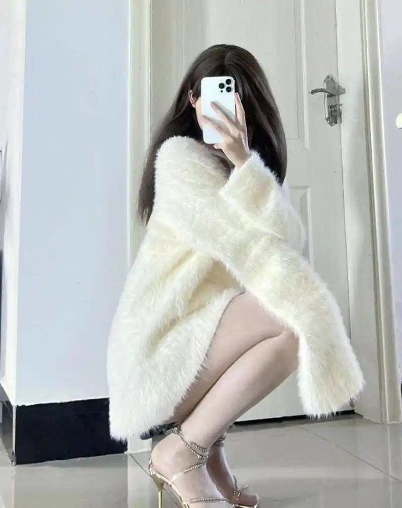 美女最爱的光腿神器,马油油亮丝袜.