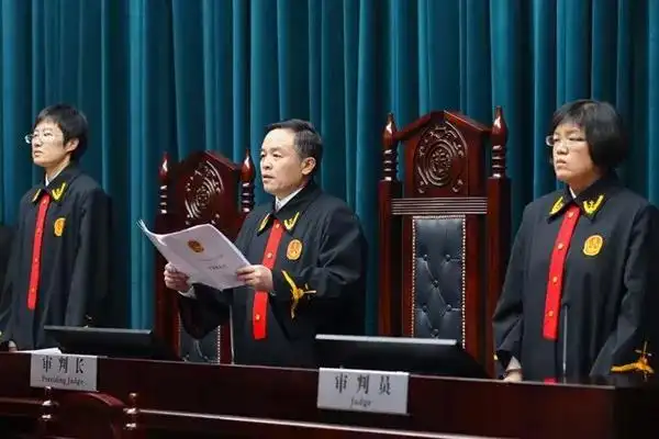 《人民法院报》报道石时态主审刘艳峰故意杀人案:追踪大法官庭审背后