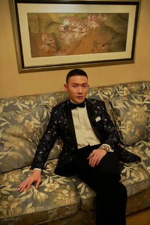 【11.10 聂远】欢娱影视演员@聂远 今晚亮相2020天.