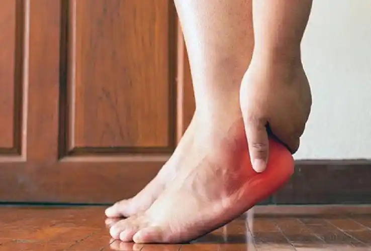 健康|足底疼痛,矫正鞋垫