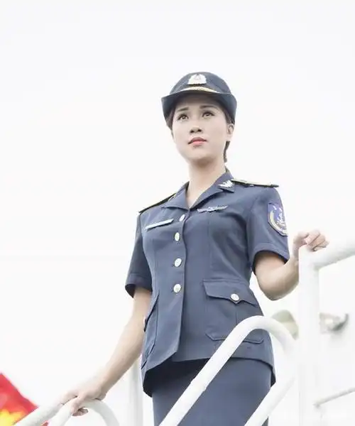 清纯漂亮的越南海警小妹,特别是着制服,越南海警制服也挺有特色