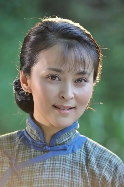 曾是最美琼瑶女郎,丈夫出轨后嫁入豪门,52岁依然很美