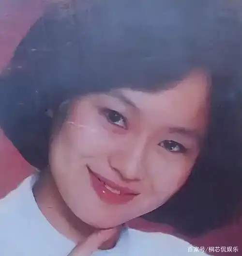 央视主持人鞠萍因失误想过轻生因小朋友一句话37年不换发型