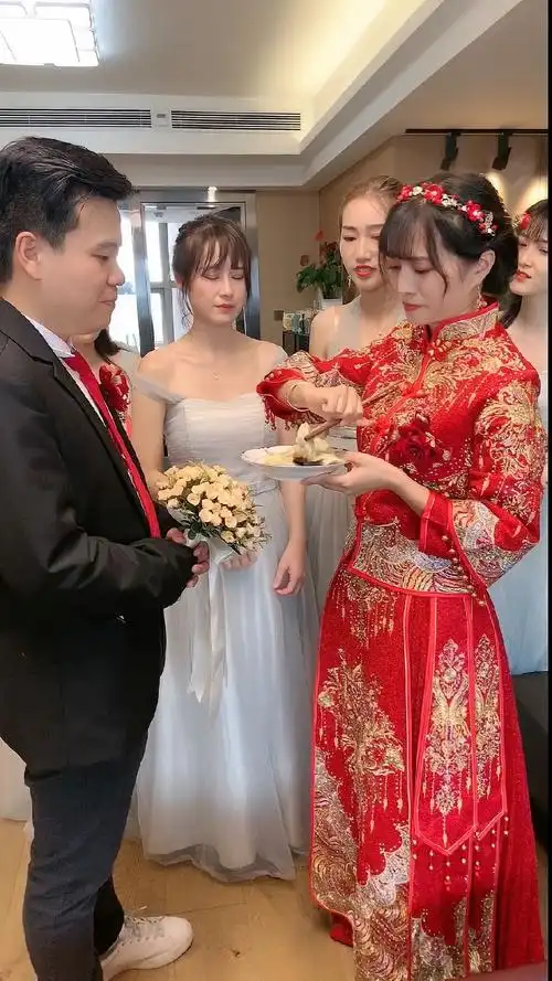 接亲现场,为什么不能蘸酱吃?