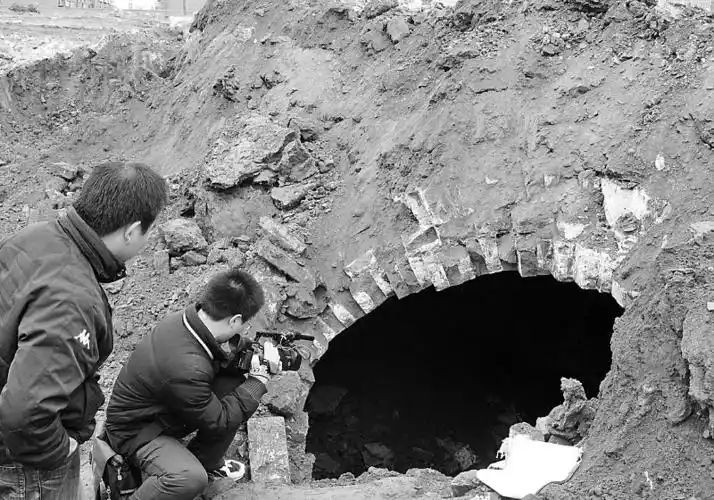 省城挖出罕见"三室一厅"大墓 体量大多室墓