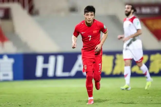 武磊首次回应浪费单刀球球迷为此吵起来了观点鲜明分为两派