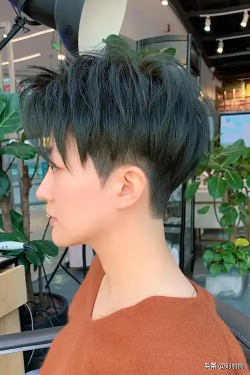 适合女生的短发发型3