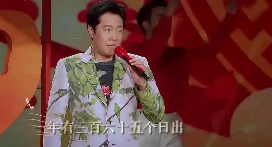 被人们誉为"歌坛常青树"的蔡国庆共参与了23次春晚演出.