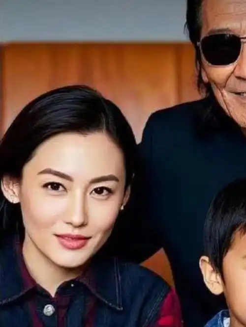 突发!谢贤公开与张柏芝恋爱关系,引发网友热议,把霆锋气到抑郁g