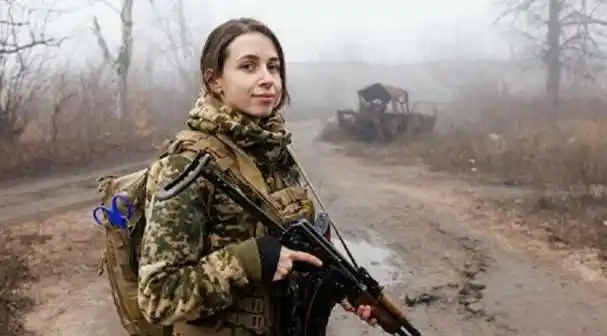 女兵会被俄军俘虏,俄军为此向前线部队发出了警告,一旦发现乌克兰女兵