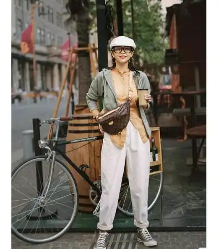 三木把优衣库穿出了新时尚,卫衣 小白裤洋气时髦,照穿高级显瘦